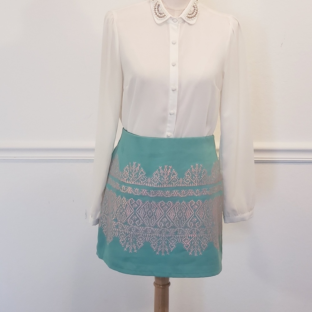 Beautiful elegant Harper mini skirt green & gold